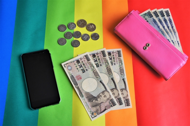 虹色の背景とお金
